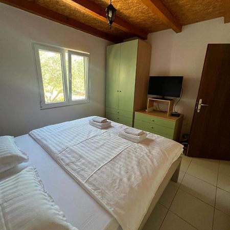 Villa Kuca Za Odmor Buba, Otok Zut Pristanisce Exterior foto
