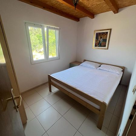 Villa Kuca Za Odmor Buba, Otok Zut Pristanisce Exterior foto