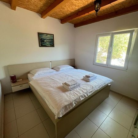 Villa Kuca Za Odmor Buba, Otok Zut Pristanisce Exterior foto